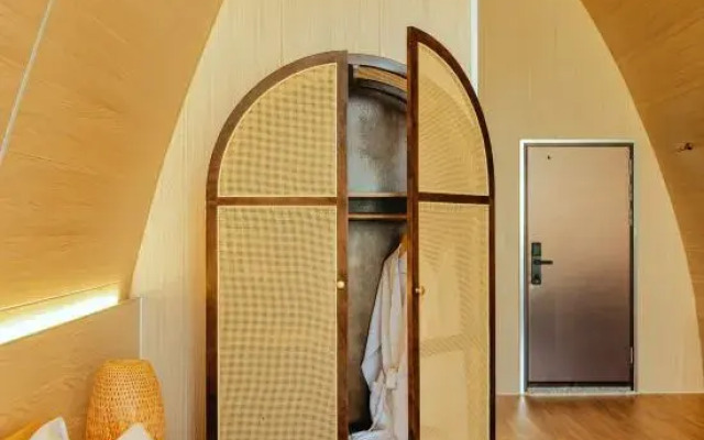 Yingge Treading on the Waves Boat House Homestay