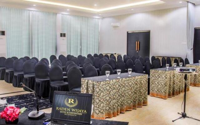 Raden Wijaya Hotel & Convention