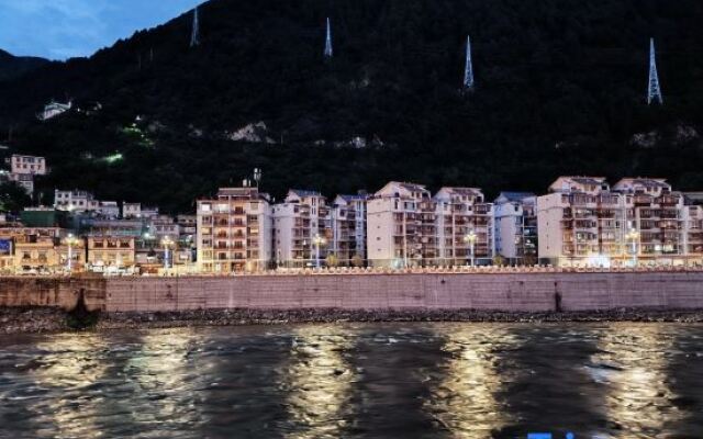 Yajiang Yihao Homestay