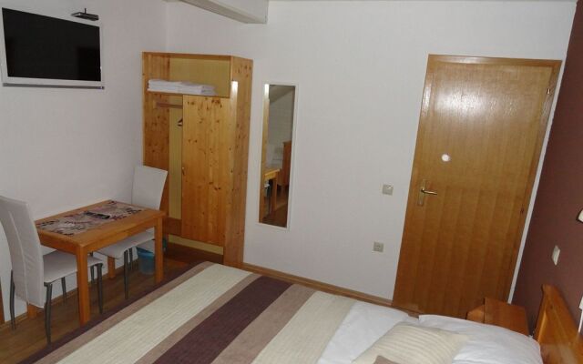 House Tina - Bed and Breakfast