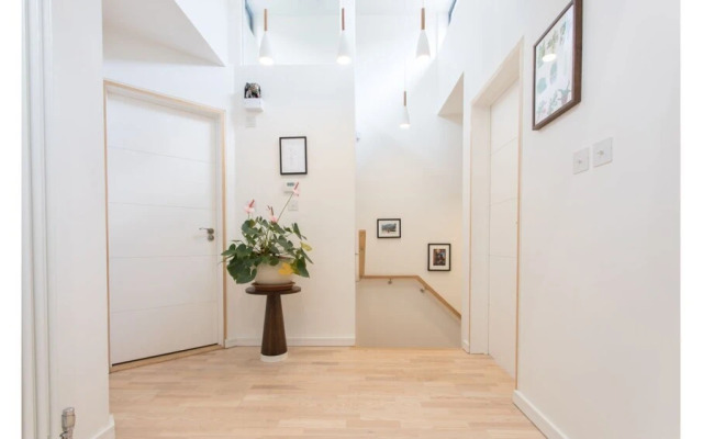 Trendy & Bright Bohemian House in Forest Hill