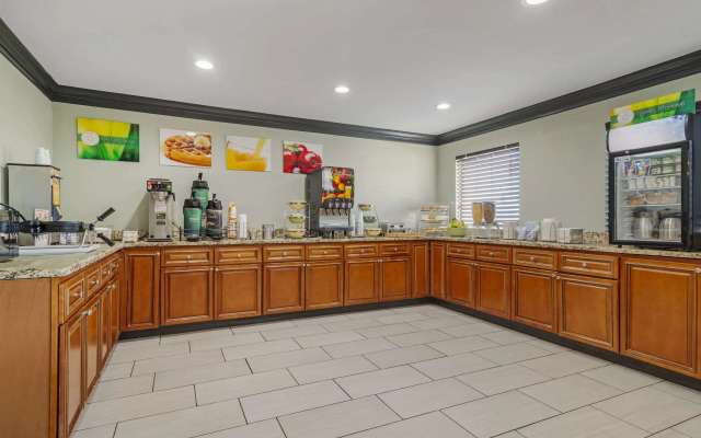 Quality Inn & Suites Morrow Atlanta South