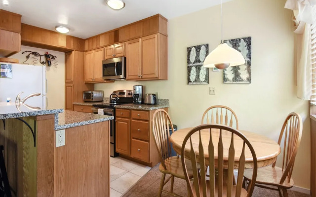 Enjoy Forest Views Retreat at Kingswood Village!