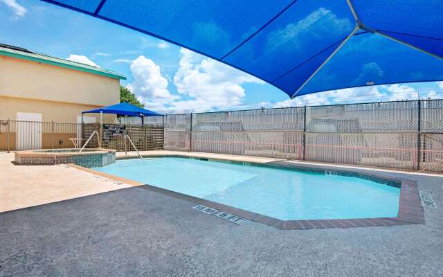 Days Inn by Wyndham San Antonio Airport