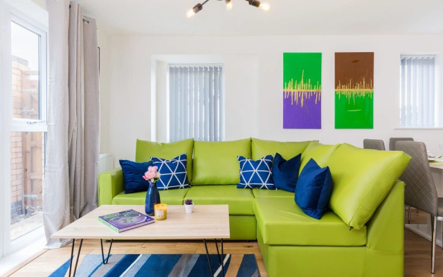 Sherlock Modern Home by Svelte Living