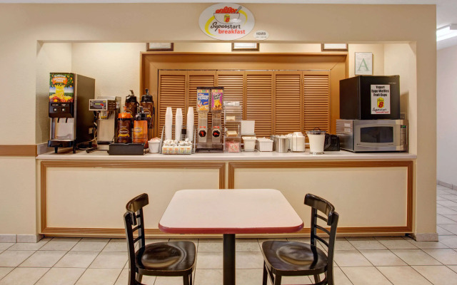 Super 8 by Wyndham Olive Branch