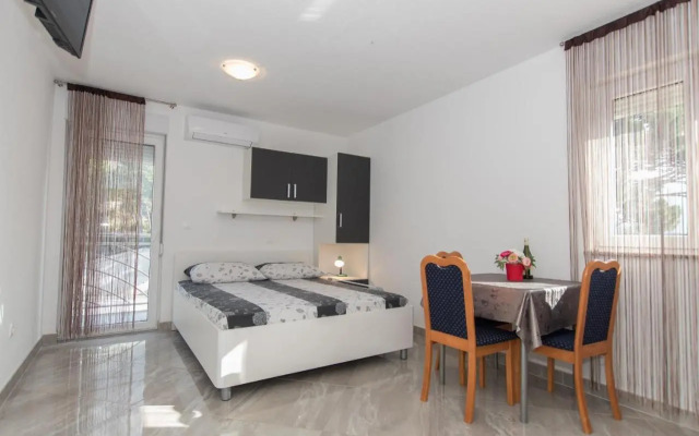 Studio apartments Zloic in Krvavica