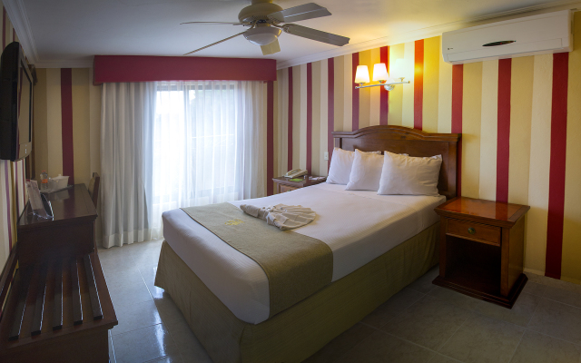 Hotel Plaza Colonial