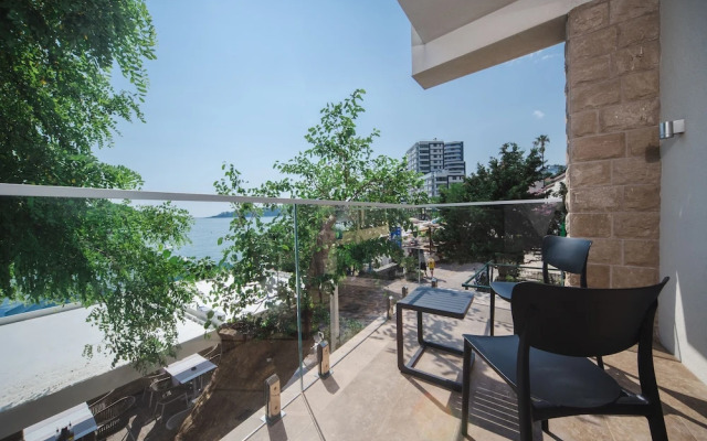 Boutique Hotel Shell