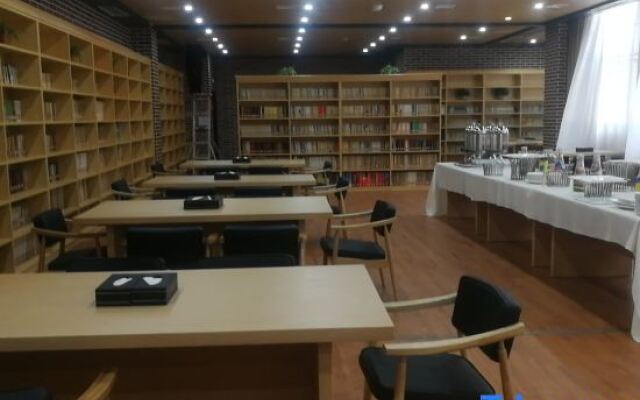 Rongchang Ruier Riverside Hotel (Rongchang Education and Training Center)