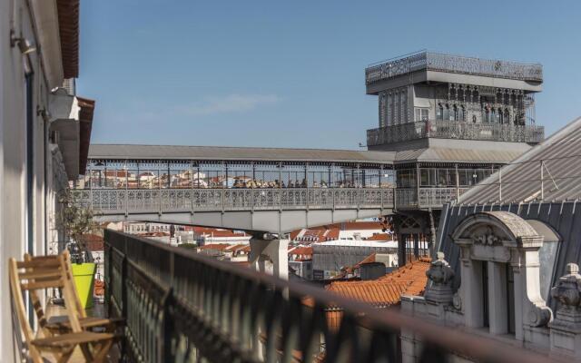 LV Premier Chiado CH1 Balcony Central Elevator