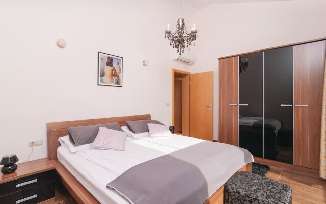 Amazing Home in Celina With Wifi and 4 Bedrooms