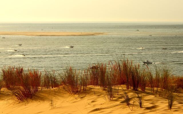 Charming Holiday Home in La Teste-de-buch With Swimming Pool