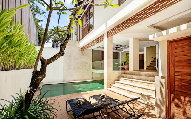 Villa Kayu Raja