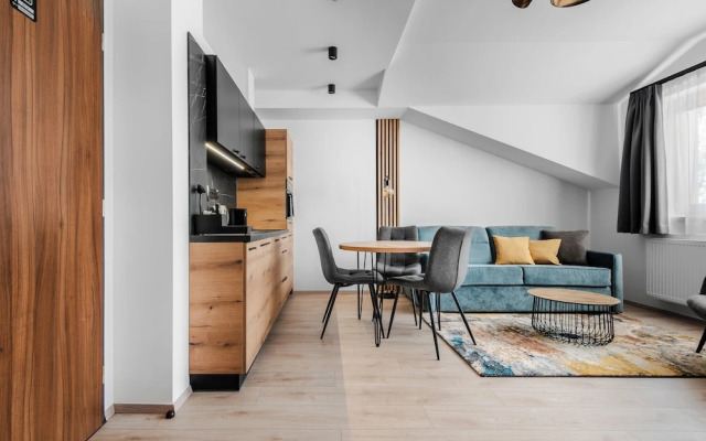 No. 28 Rooms & Apartments