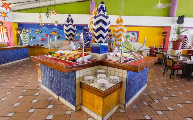 Decameron Los Cocos Guayabitos, Ramada All-Inclusive Resort