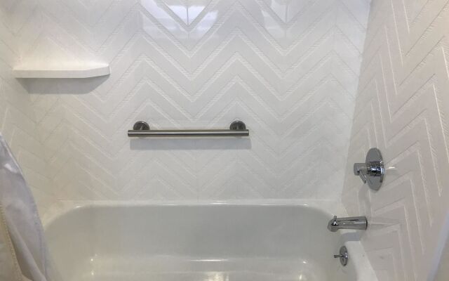 Holiday Inn Tacoma Mall by IHG