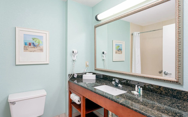 Beachside Hotel & Suites
