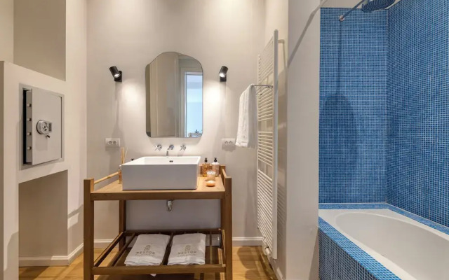 Luxurious 3-Bedroom 280sqm center