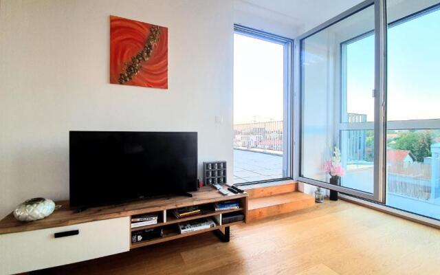 Rooftop Terrace, free garage parking and Pool!