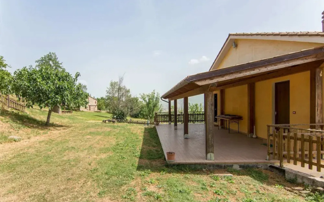 Belvilla by OYO Hillside Villa With Pool