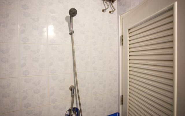 NIDA Rooms Talat Yot Night Market