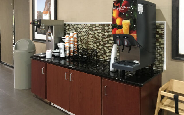Comfort Inn & Suites