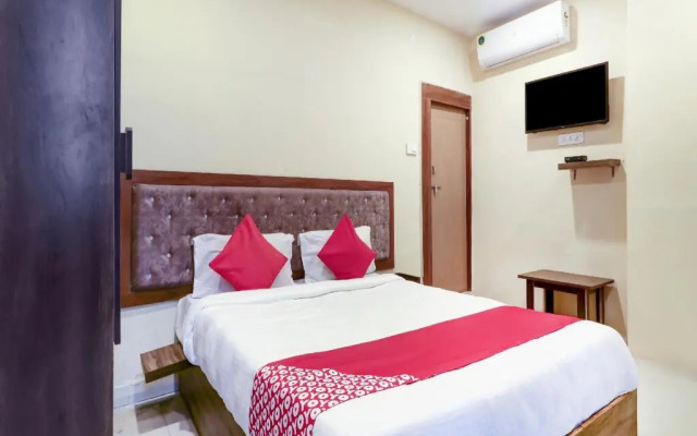 R Square Elite By OYO Rooms