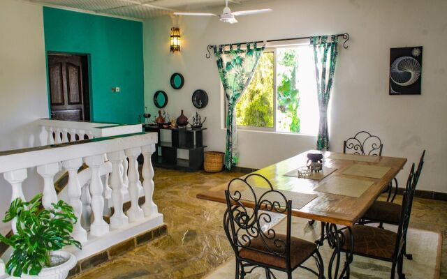 5-bedroom Villa - 3 Mins Walk To The Beach