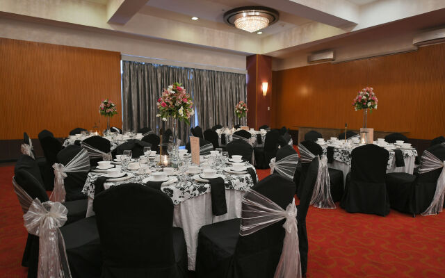 Paseo Premiere Hotel