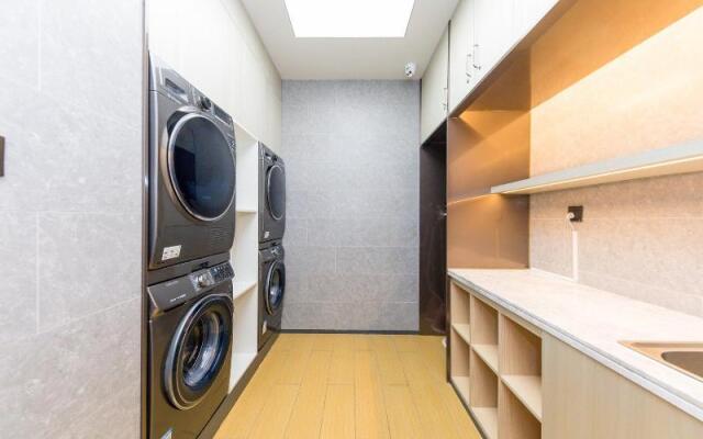 Ji Hotel (Shanghai Longbai Xincun Metro Station)