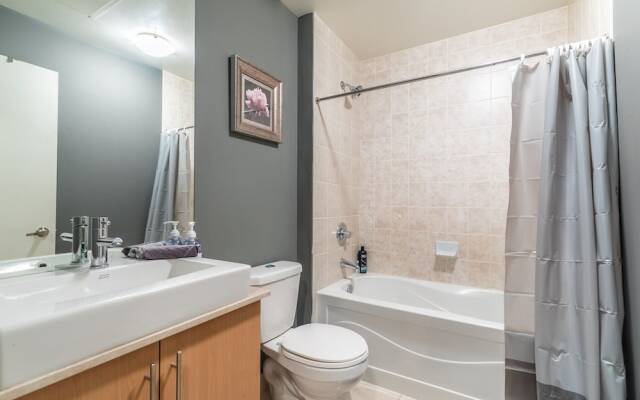 Newly Designed 1BR Executive Suite Great Location