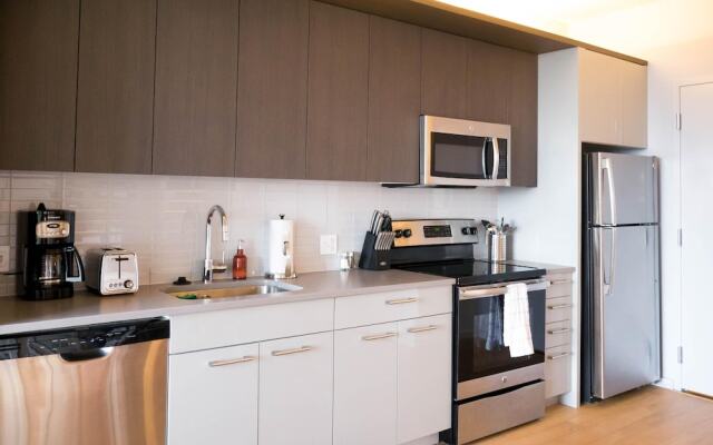 Bright, Luxury Apartment in Historic District