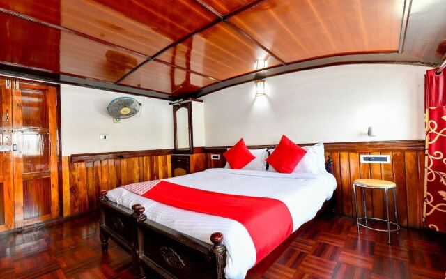 OYO 24146 Houseboat Anugraha 6bhk
