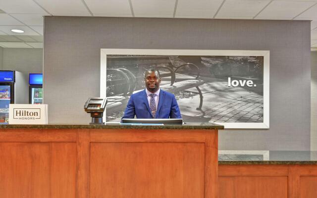 Hampton Inn & Suites Newark-Harrison-Riverwalk