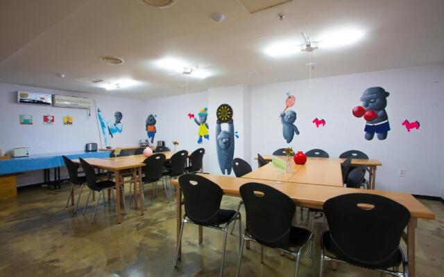 Jeju R Hotel & Guest House - Hostel