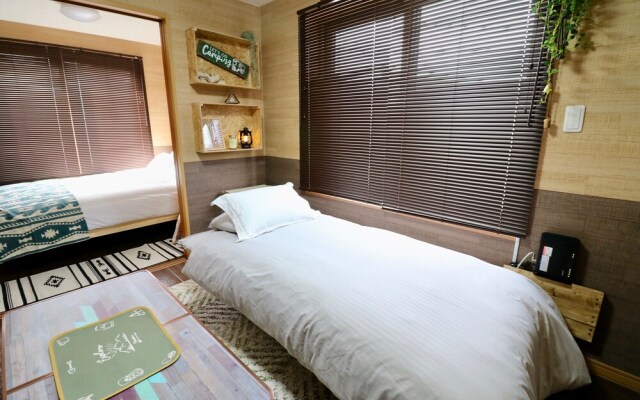 Jeunesse Court Room105