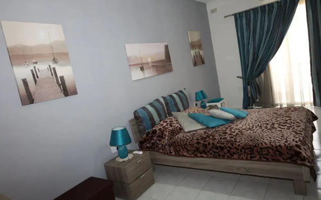 Room-very Bright Well Kept Apartment