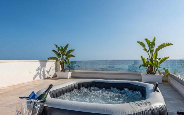 Exclusive Eva Felloniche