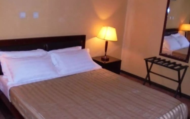The Lions Den Hotel