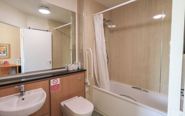 Jubilee First-floor Single Bedroom