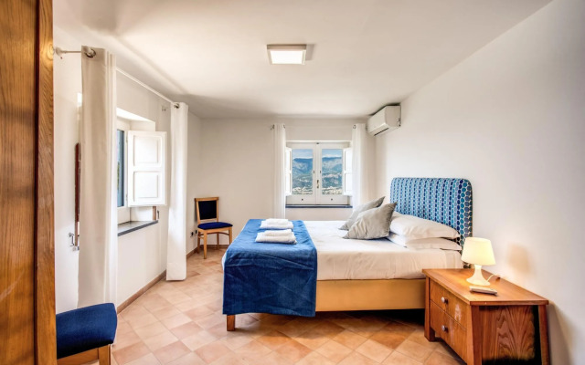 Villa Giulia amazing villa with pool, patio, bbq and sea views