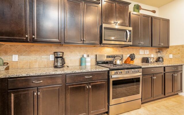 Tvpm-4638td/sr 5 Bedroom Townhouse by RedAwning