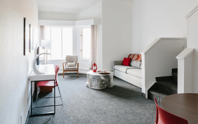 The Elk & Avenue Hotel