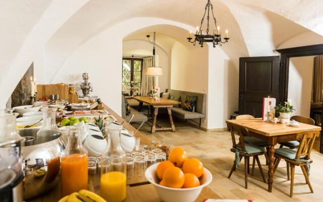 Schloss Prielau Hotel & Restaurants