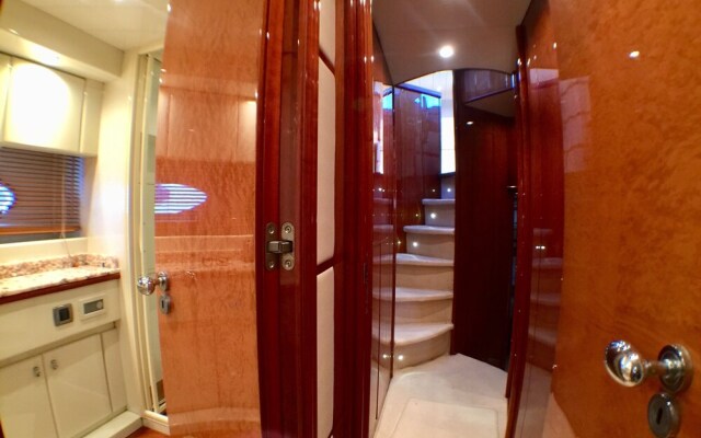 Easyacht Boat & Breakfast