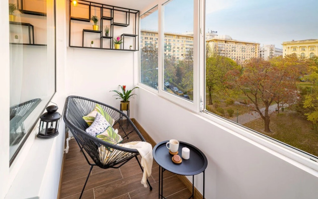 Golden Hour - One Bedroom - Next to Cismigiu Park and Victoria Avenue