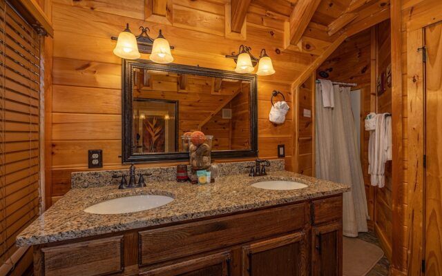 Picture Perfect- Seven Bedroom Cabin