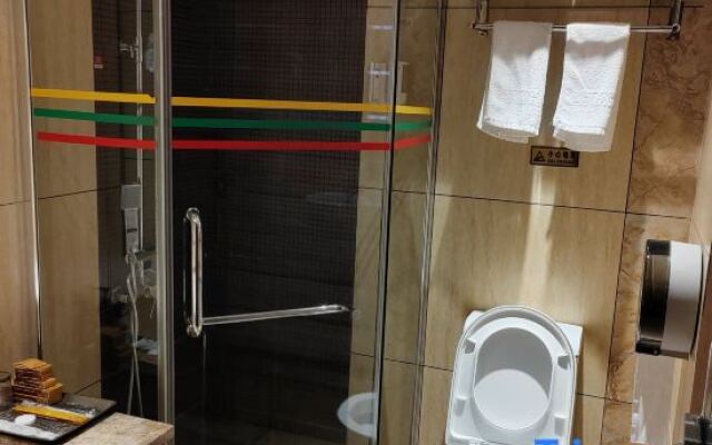 Luoping Golden Valley Taijia SPA Hotel