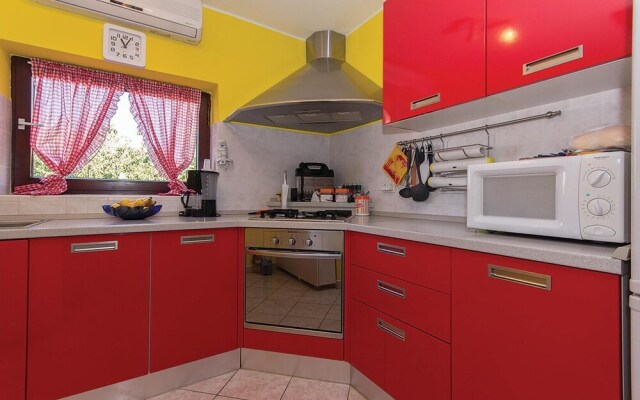 Beautiful Home in Pula With Wifi and 2 Bedrooms